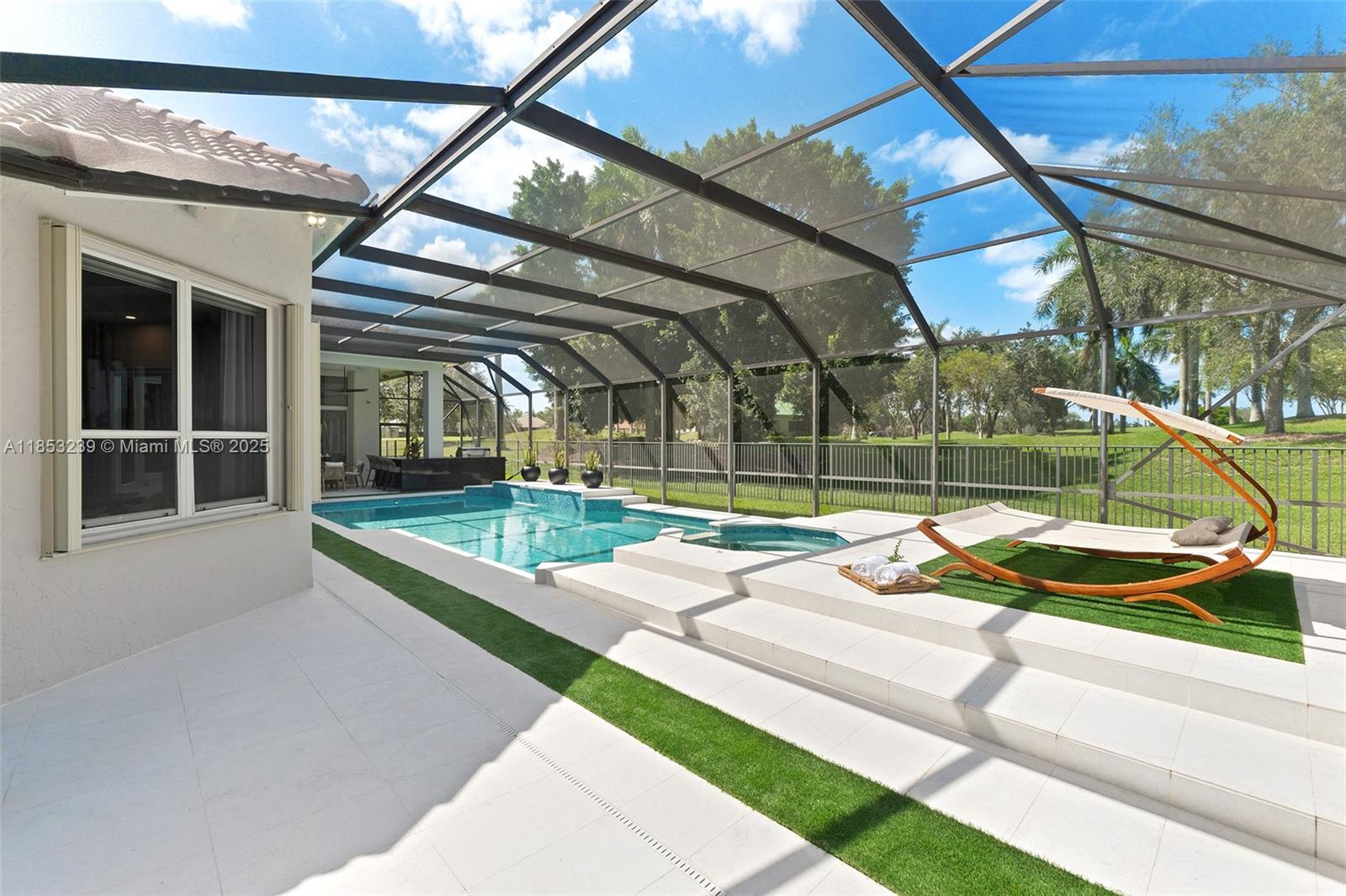 2438 Poinciana Ct Weston, FL 33327