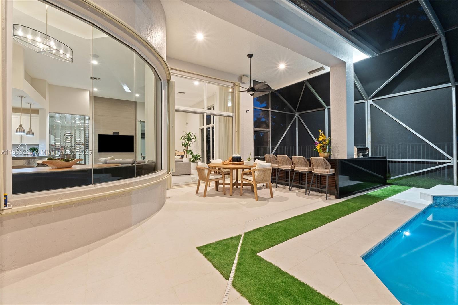 2438 Poinciana Ct Weston, FL 33327