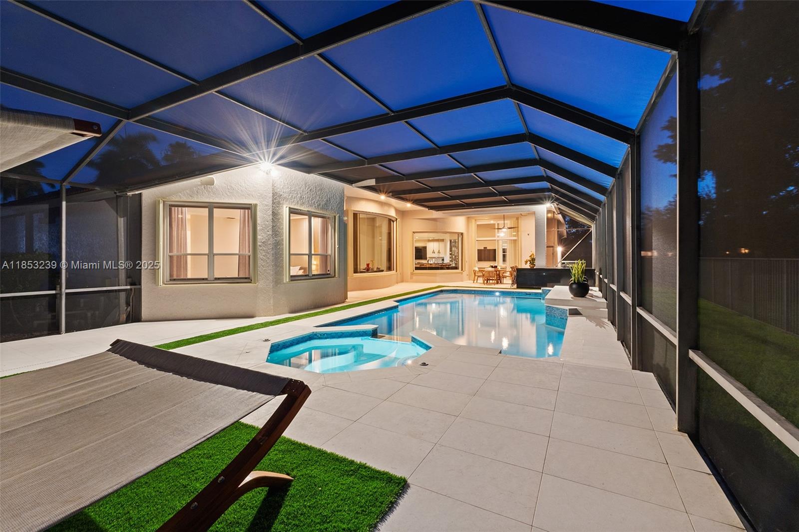 2438 Poinciana Ct Weston, FL 33327