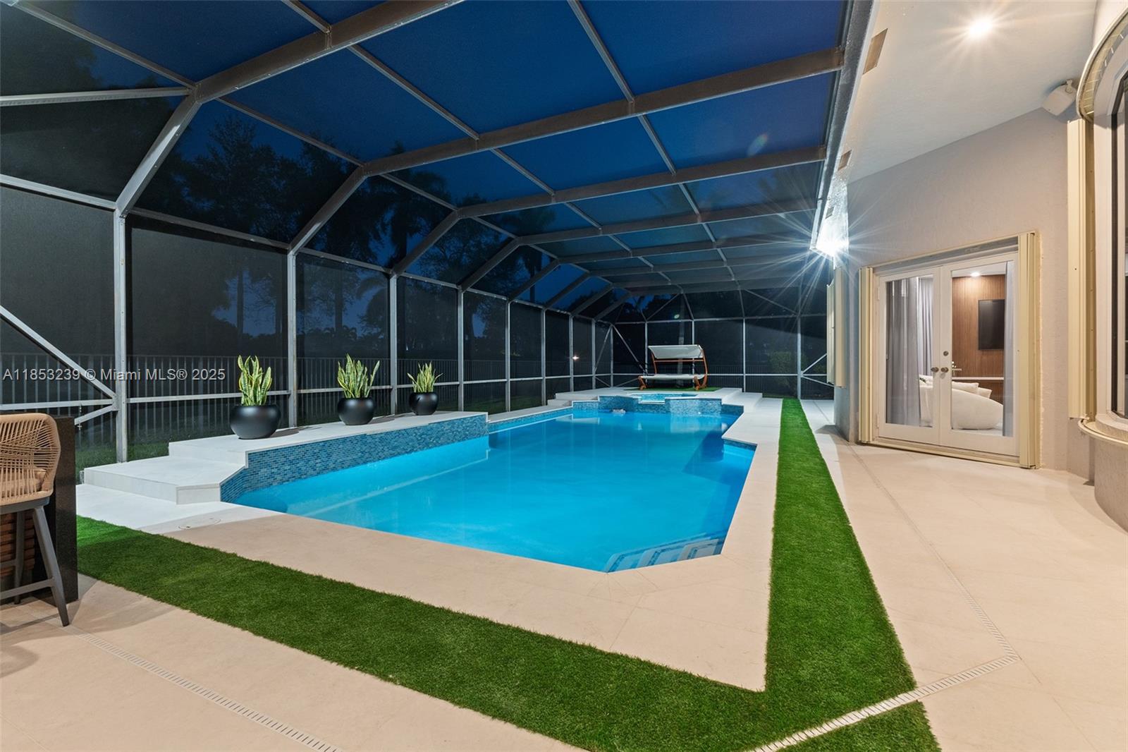 2438 Poinciana Ct Weston, FL 33327