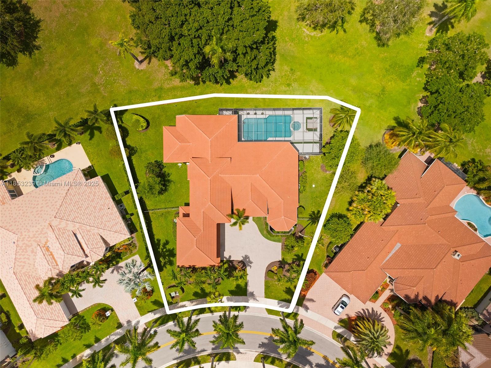 2438 Poinciana Ct Weston, FL 33327