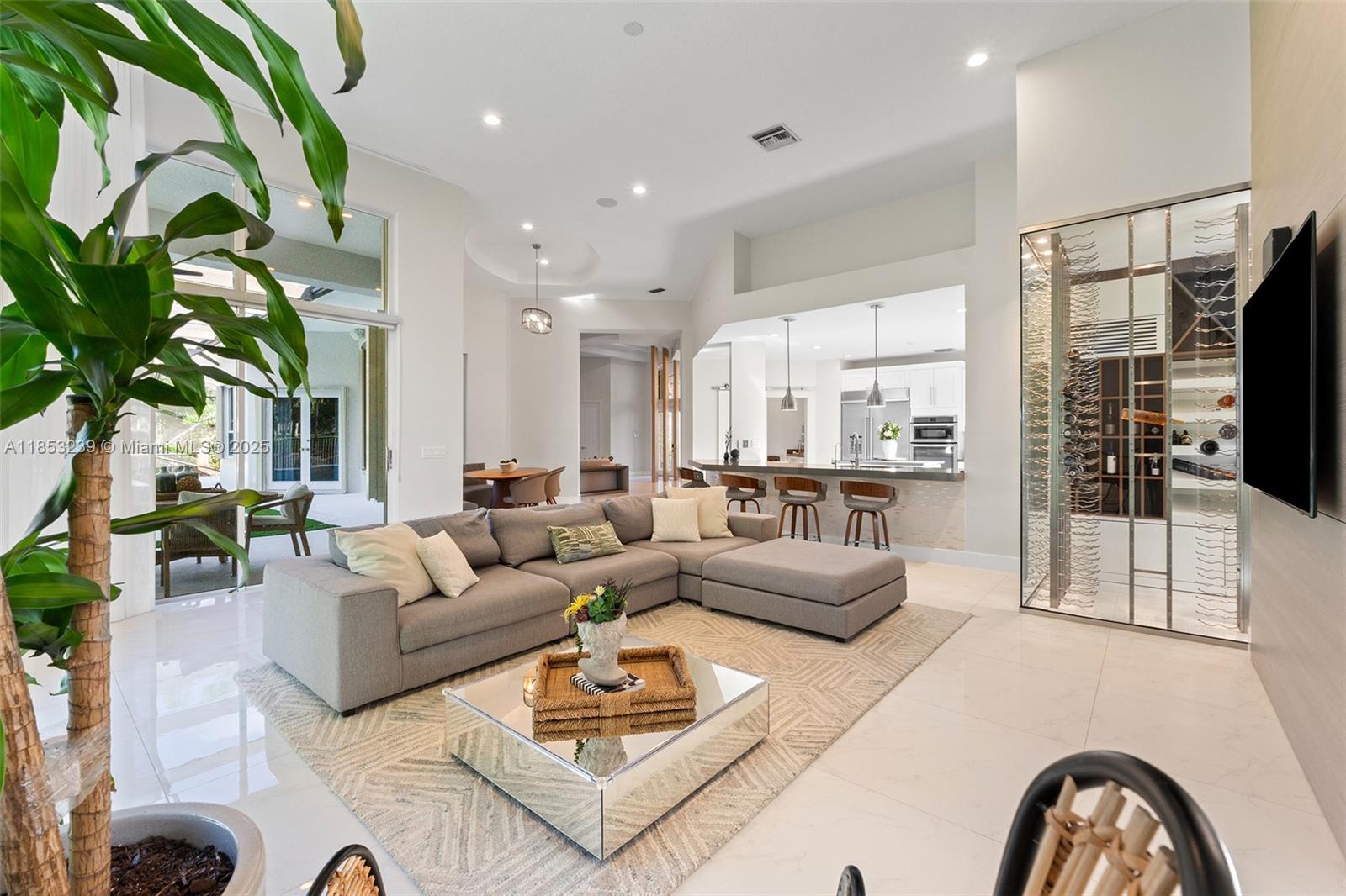 2438 Poinciana Ct Weston, FL 33327