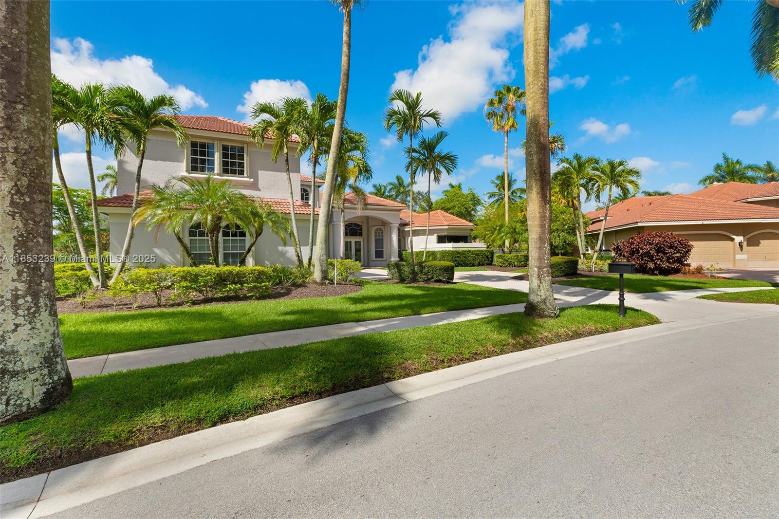 2438 Poinciana Ct Weston, FL 33327