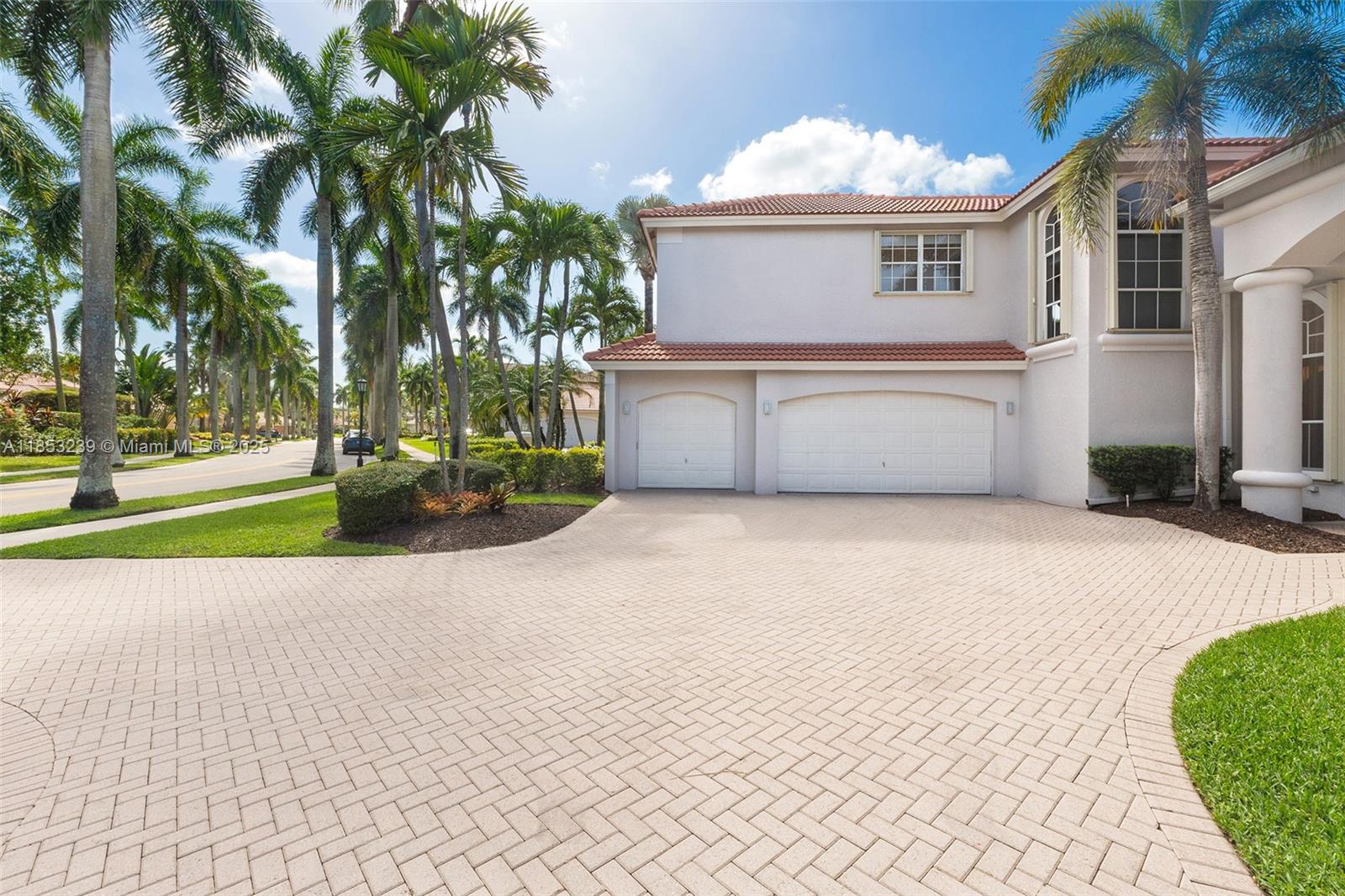 2438 Poinciana Ct Weston, FL 33327