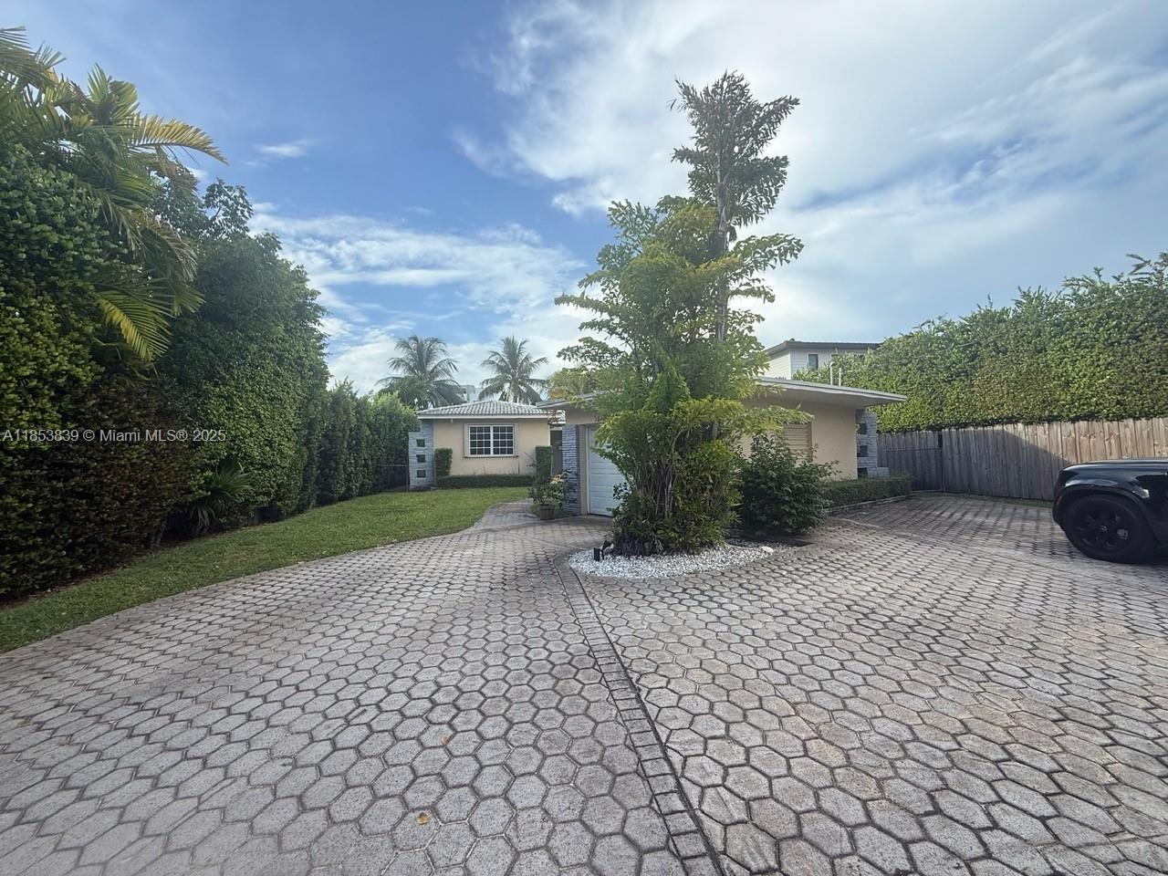700 S Shore Dr #700