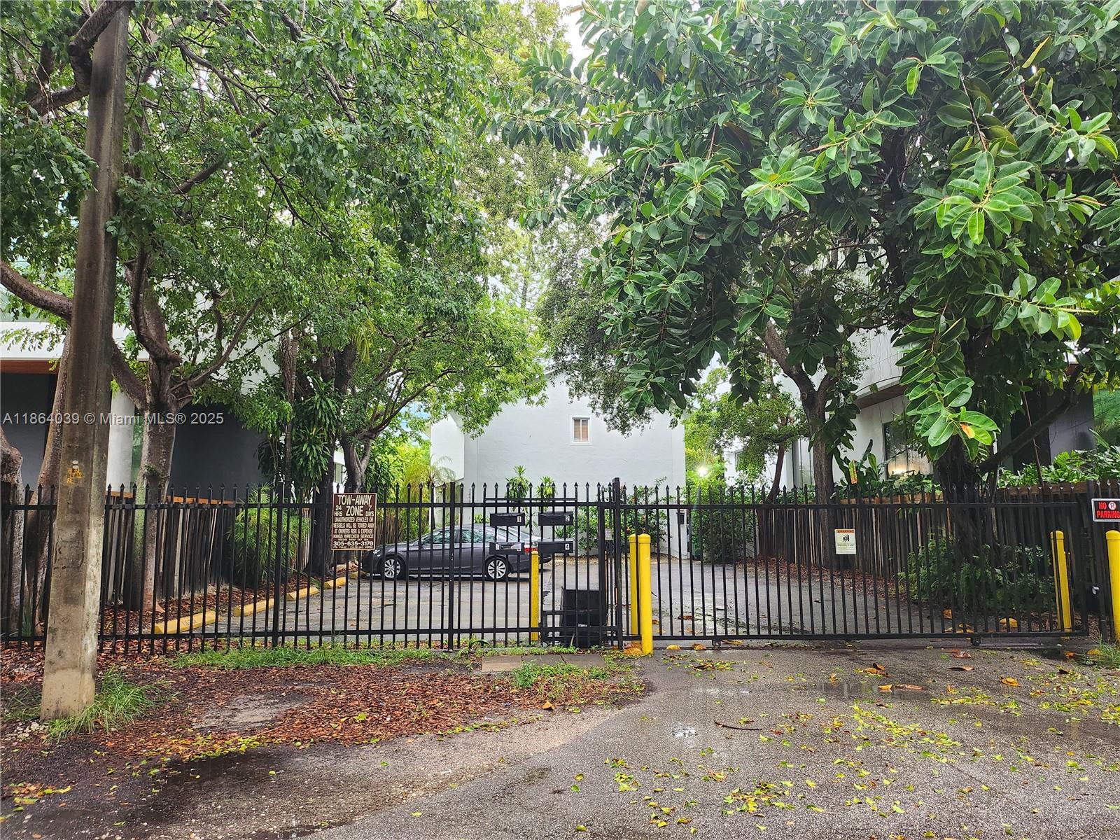 2828 Coconut Ave #3