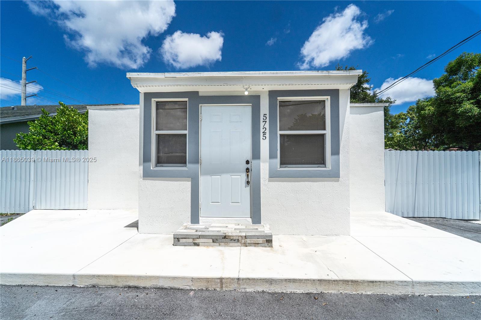 5725 NW 24th Ave
