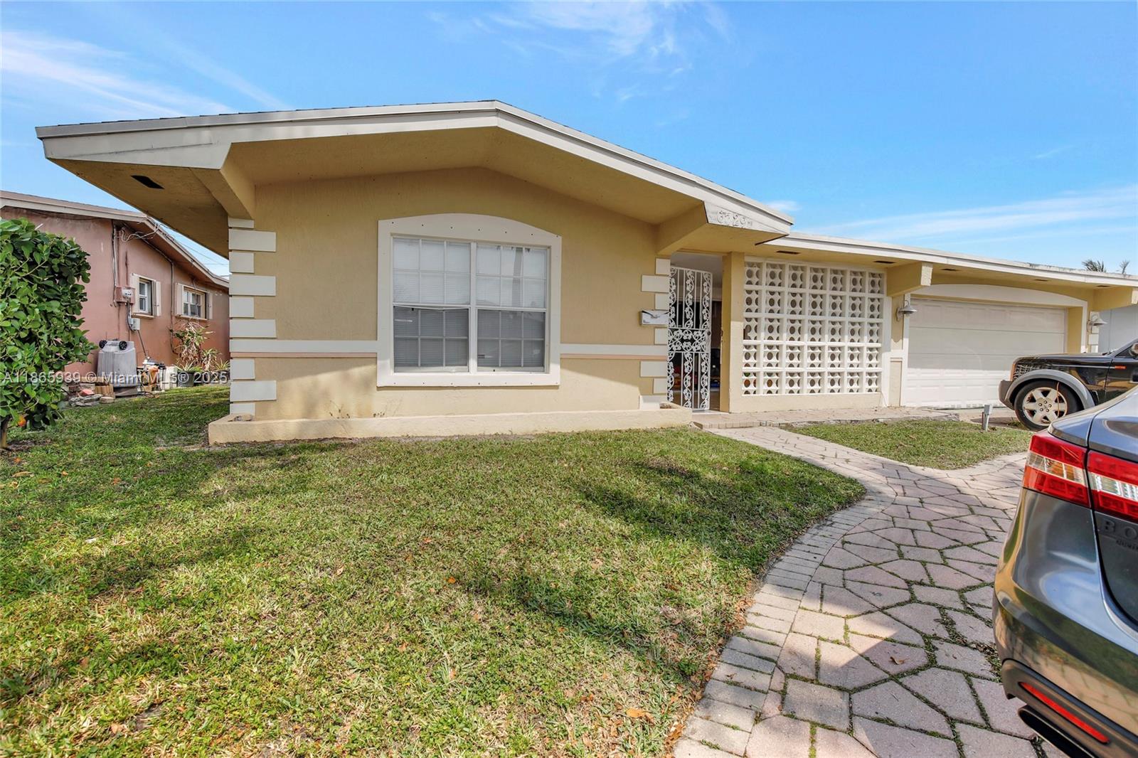 6729 Camelia Dr