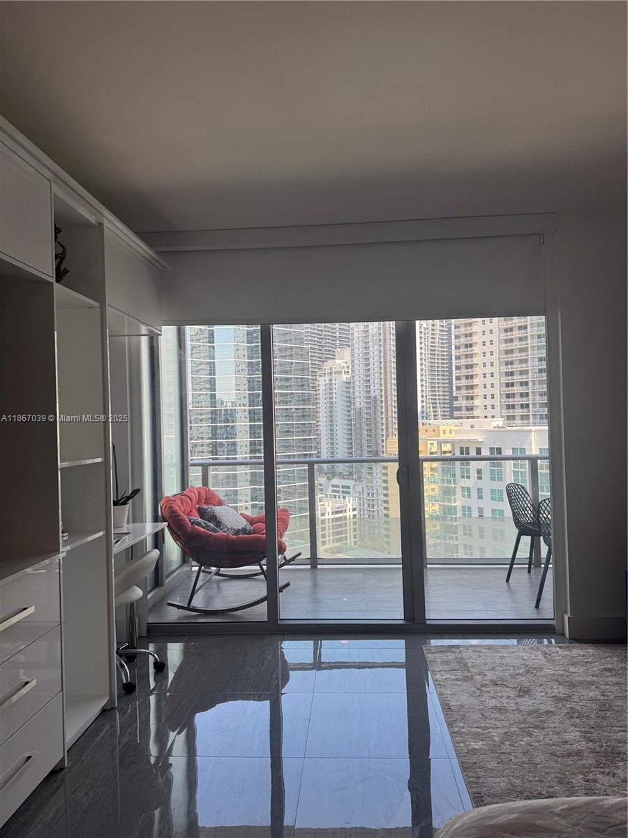 1300 Brickell Bay Dr #2512
