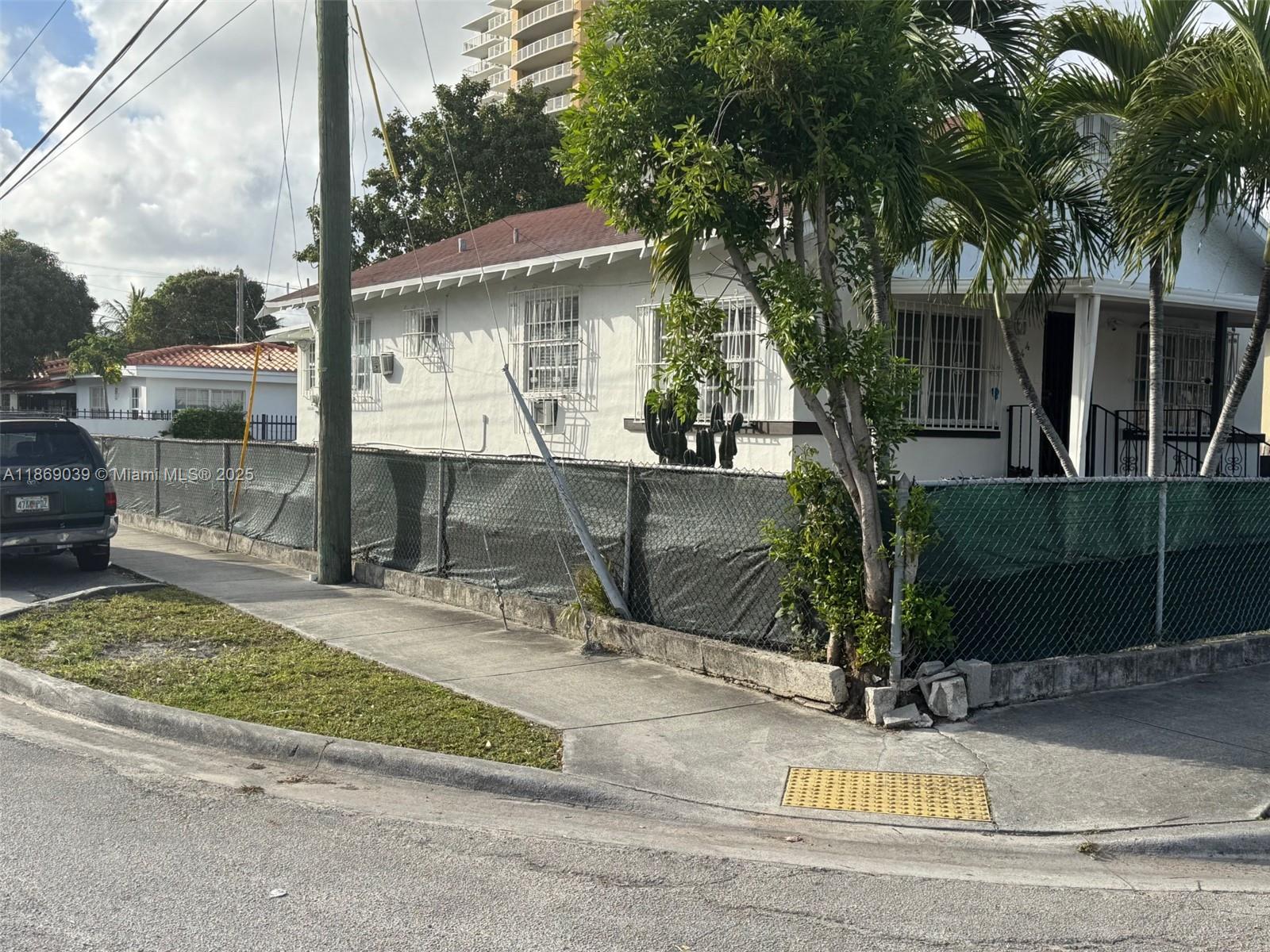 844 SW 8th Ct Miami, FL 33130