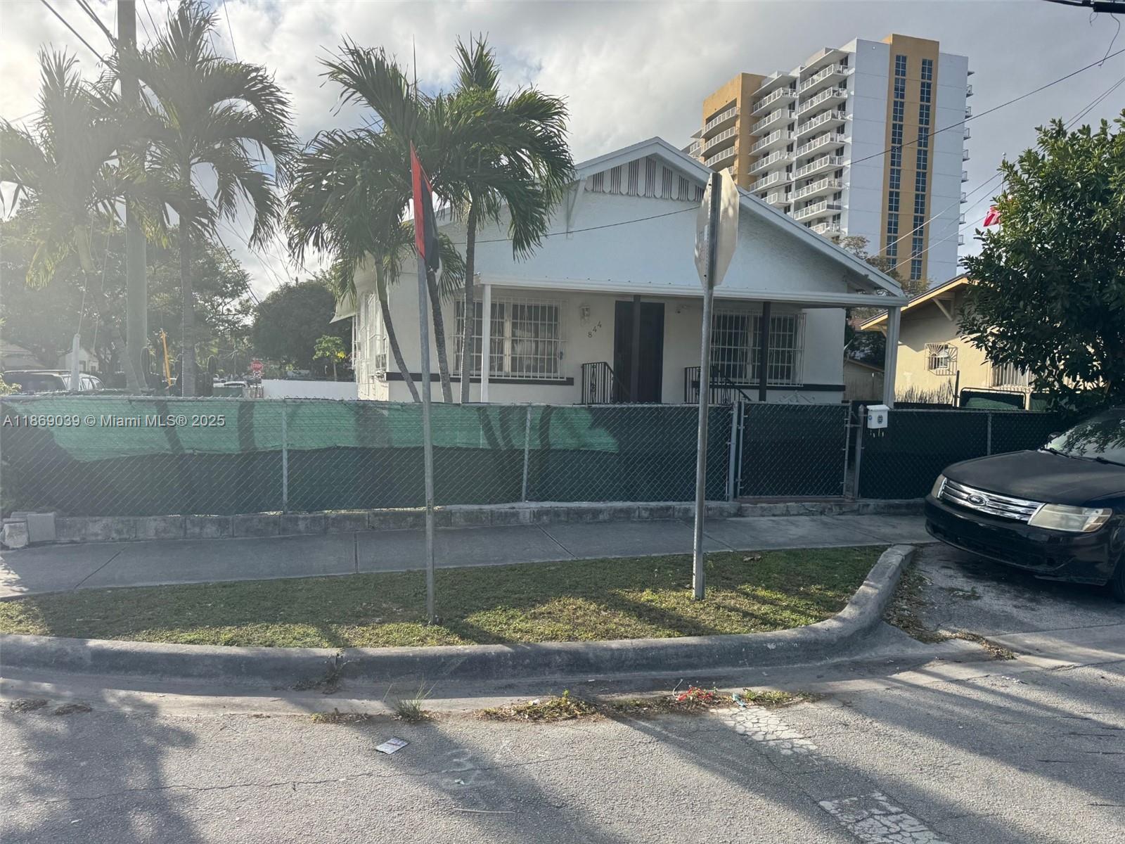 844 SW 8th Ct Miami, FL 33130