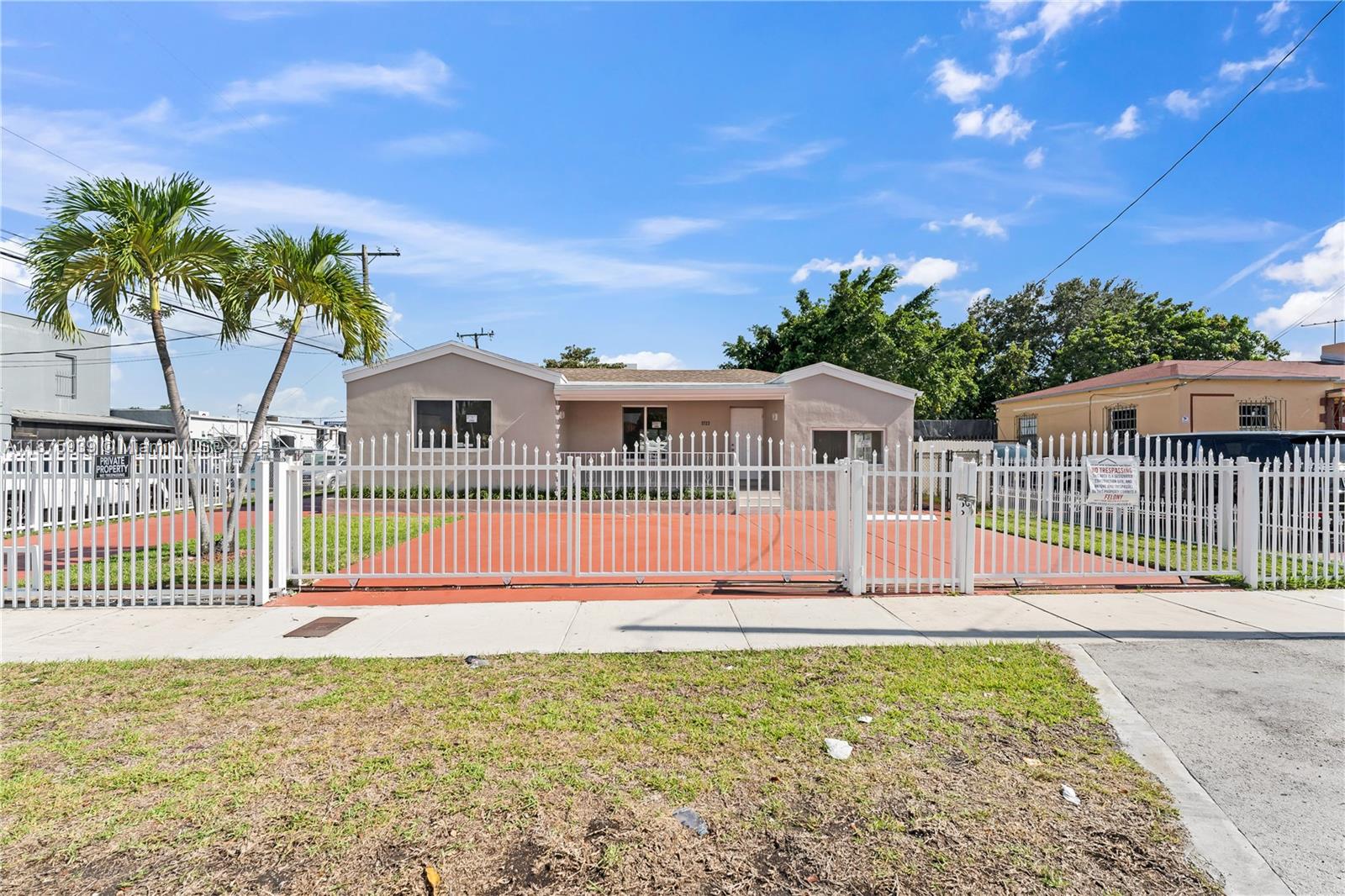 2722 NW 4th St