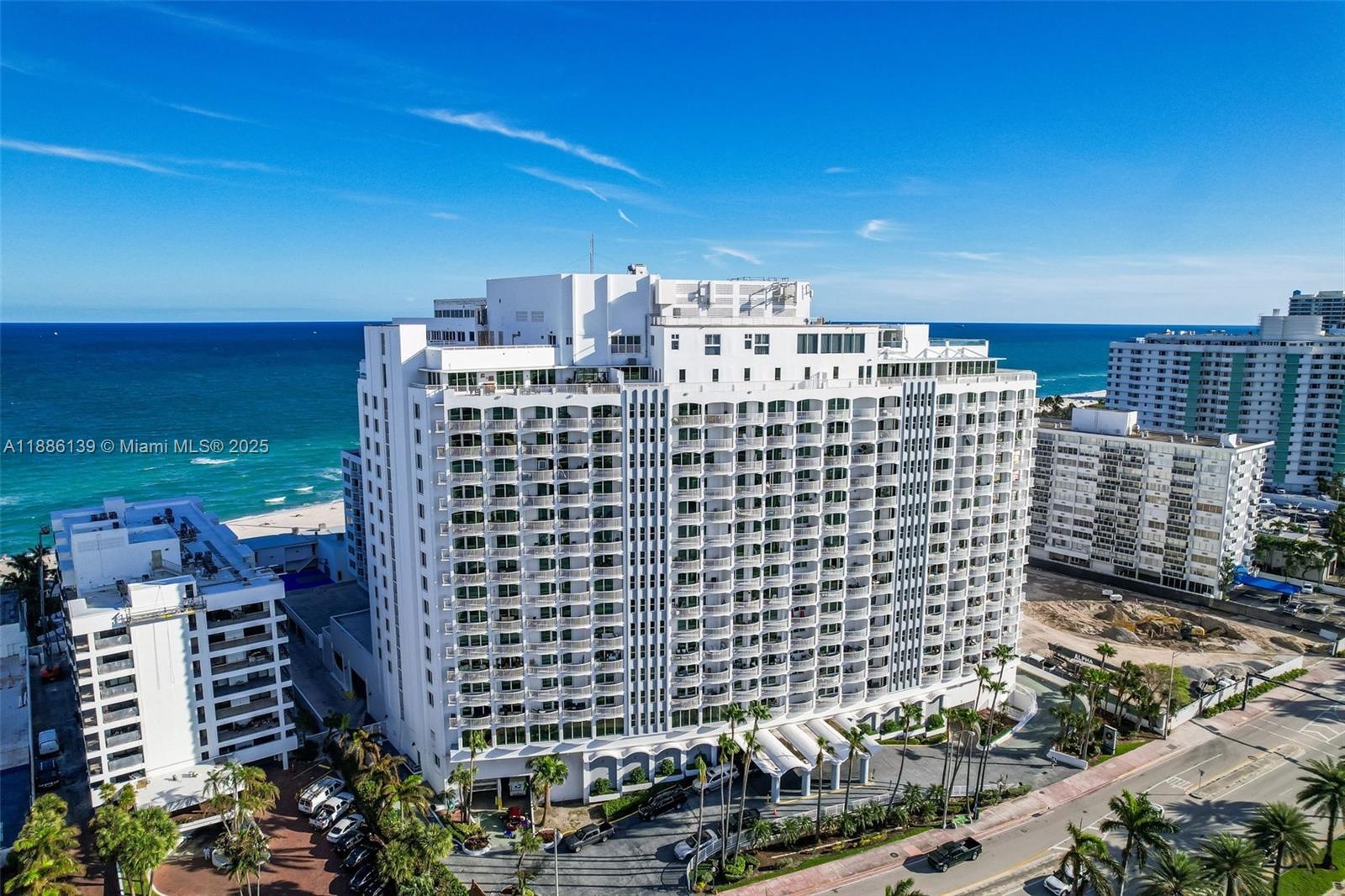 5401 Collins Ave #923
