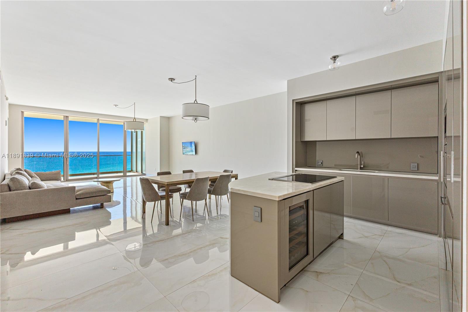 18975 Collins Ave #802