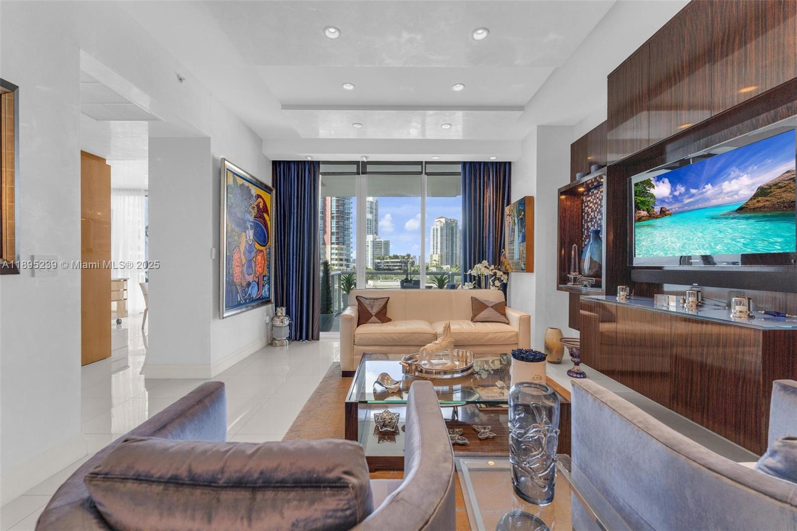 image Continuum On South Beach25