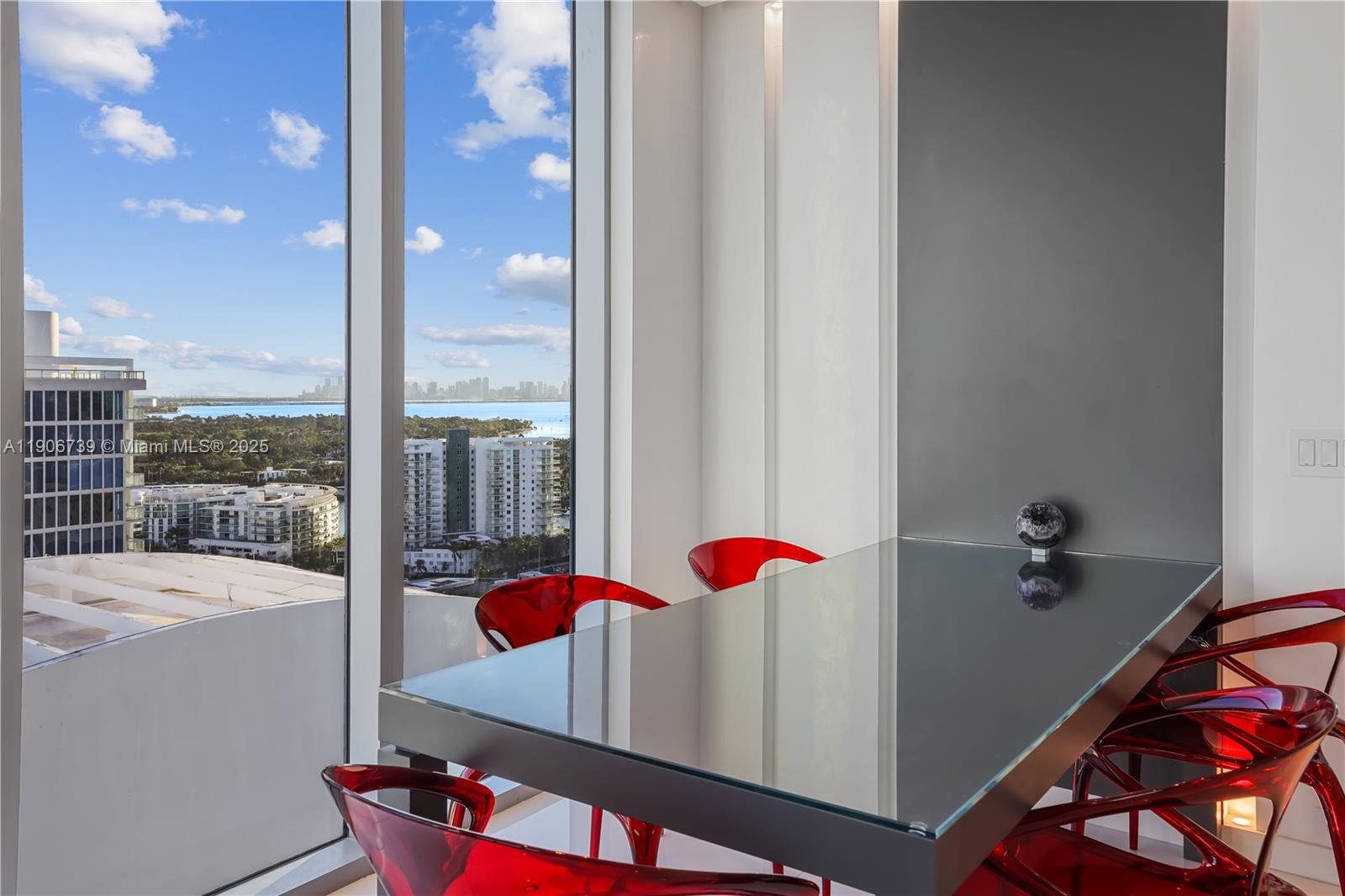 6899 Collins Ave #2208 Miami Beach, FL 33141