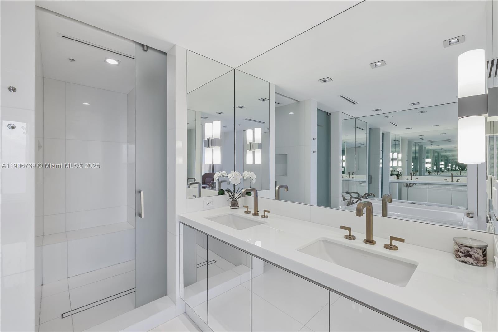 6899 Collins Ave #2208 Miami Beach, FL 33141