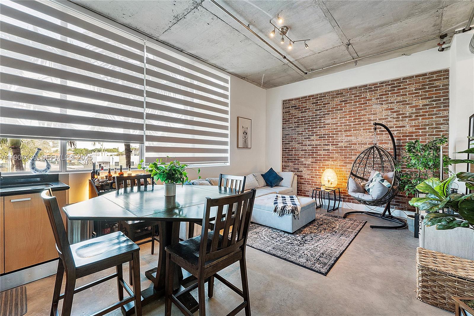 2100 Van Buren St #102