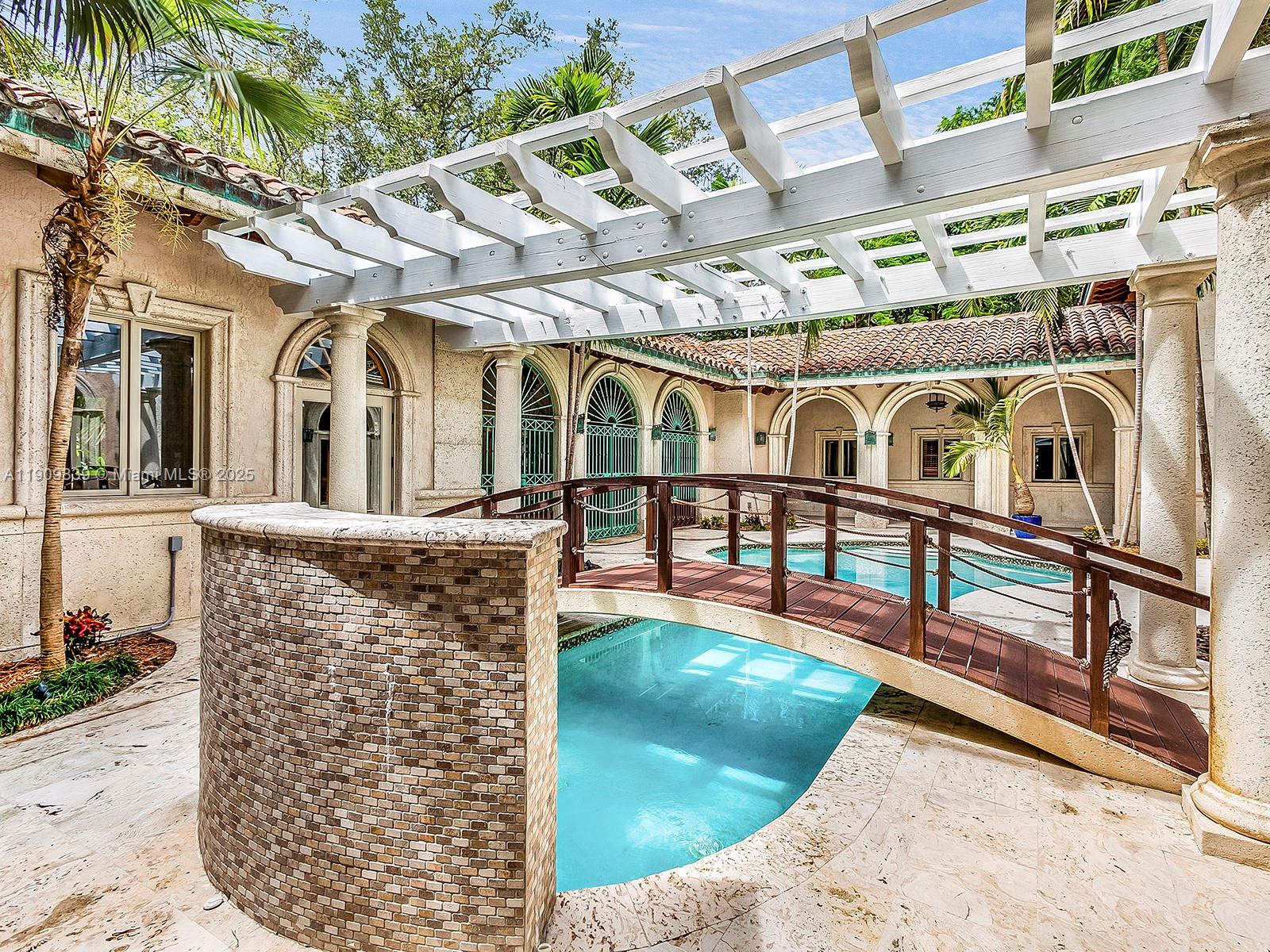 3504 Banyan Cir Miami, FL 33133