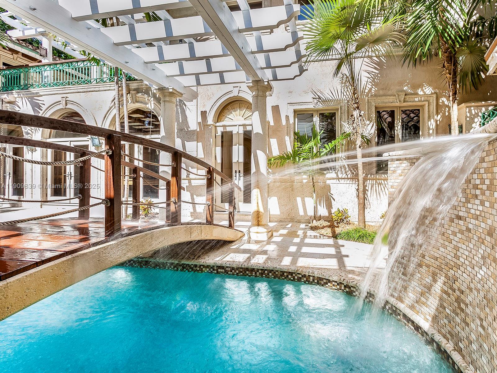 3504 Banyan Cir Miami, FL 33133