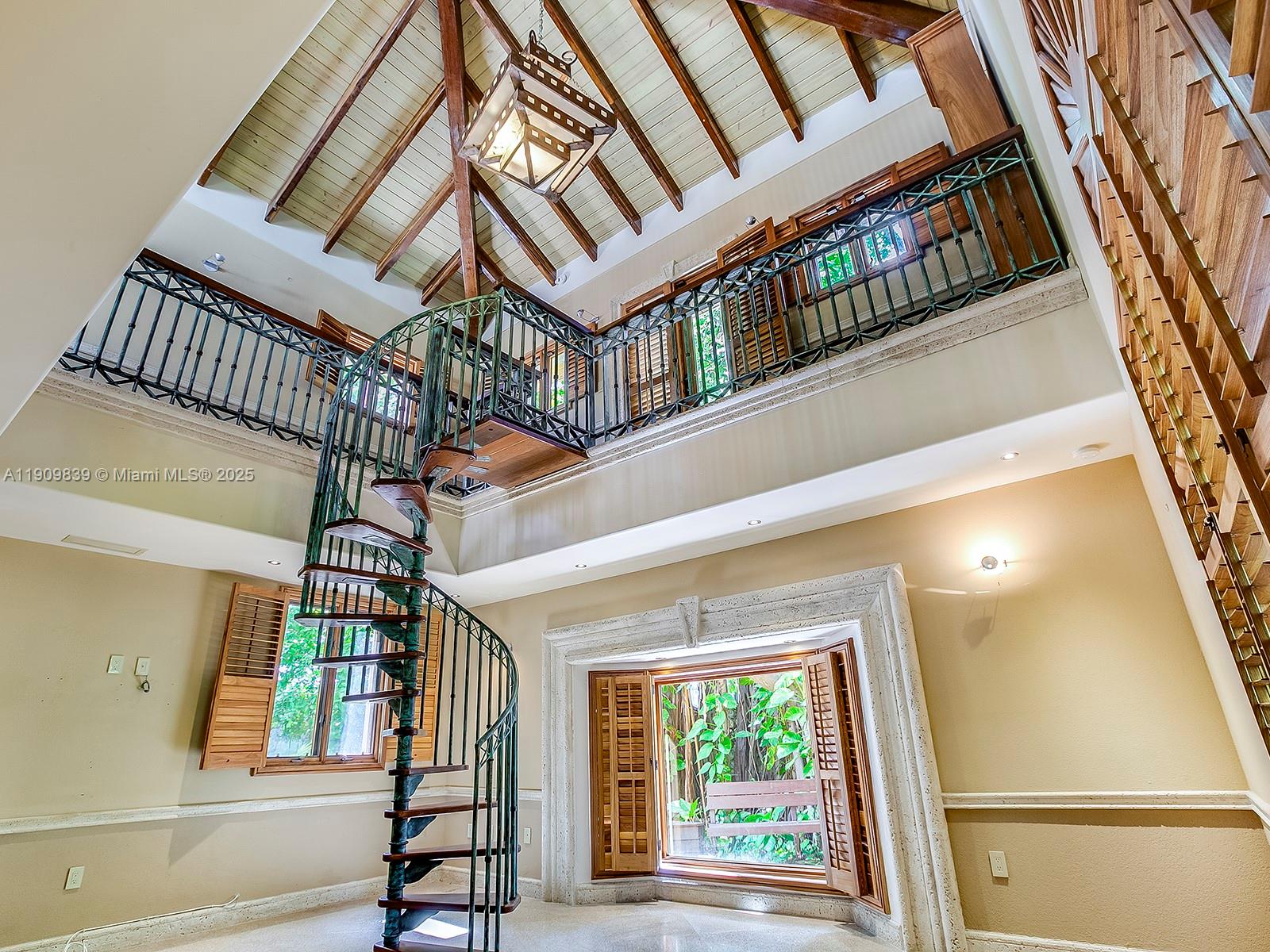 3504 Banyan Cir Miami, FL 33133