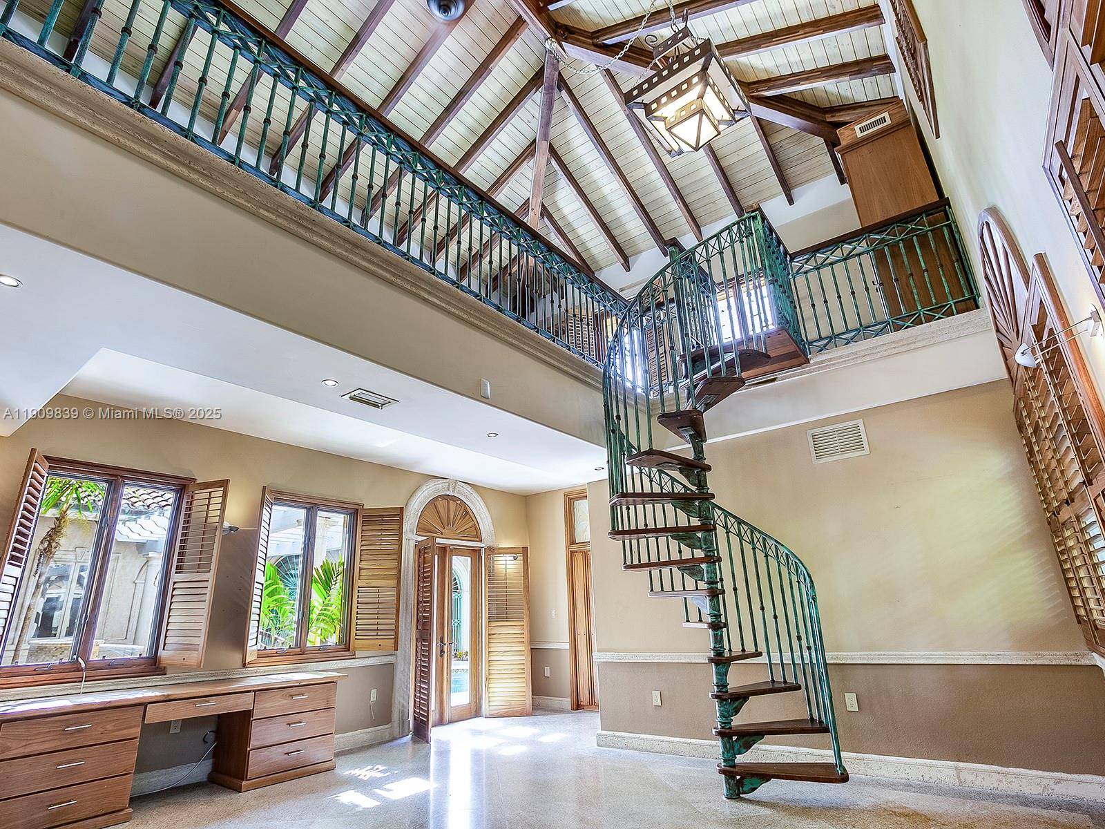 3504 Banyan Cir Miami, FL 33133