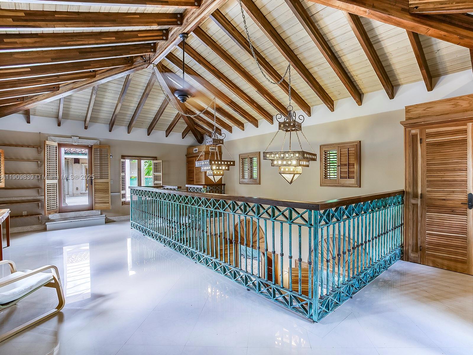 3504 Banyan Cir Miami, FL 33133