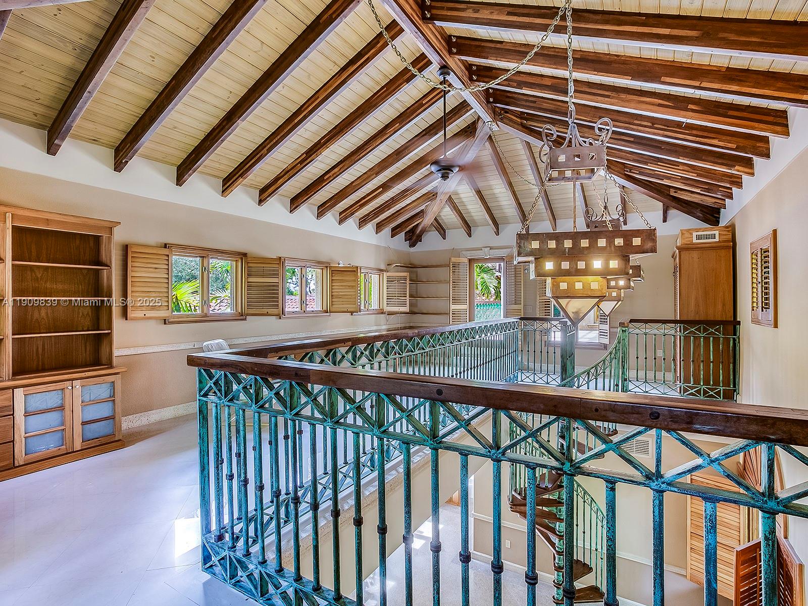 3504 Banyan Cir Miami, FL 33133