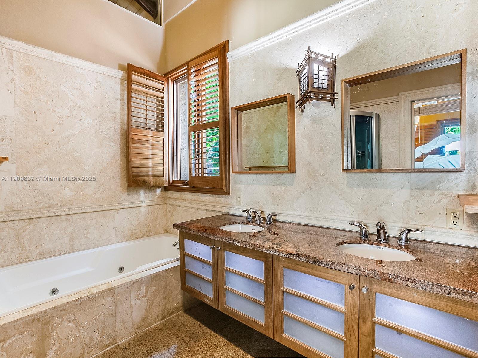 3504 Banyan Cir Miami, FL 33133