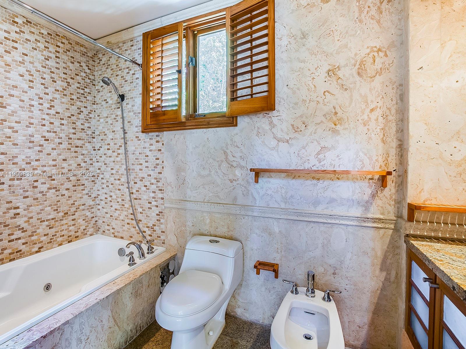 3504 Banyan Cir Miami, FL 33133