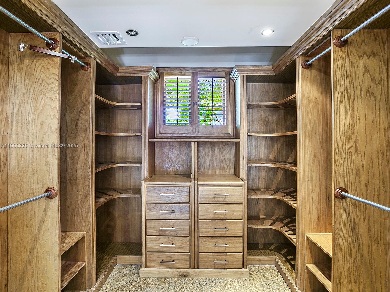 3504 Banyan Cir Miami, FL 33133