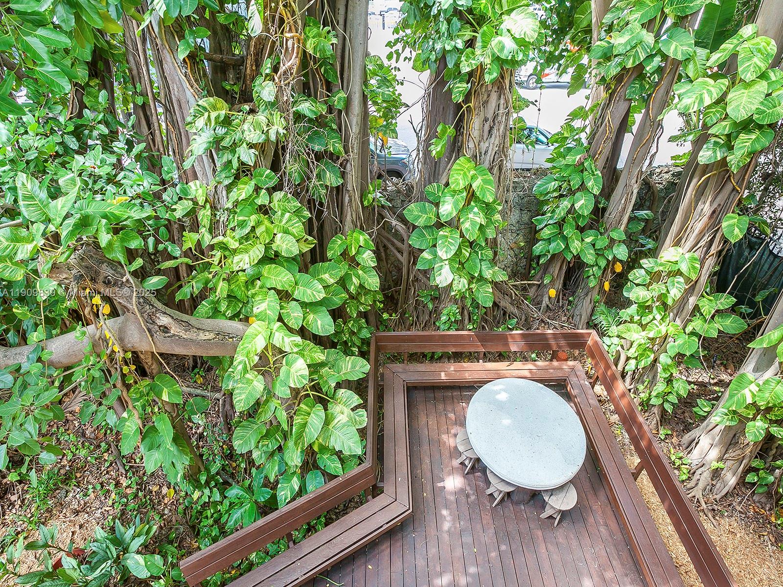 3504 Banyan Cir Miami, FL 33133