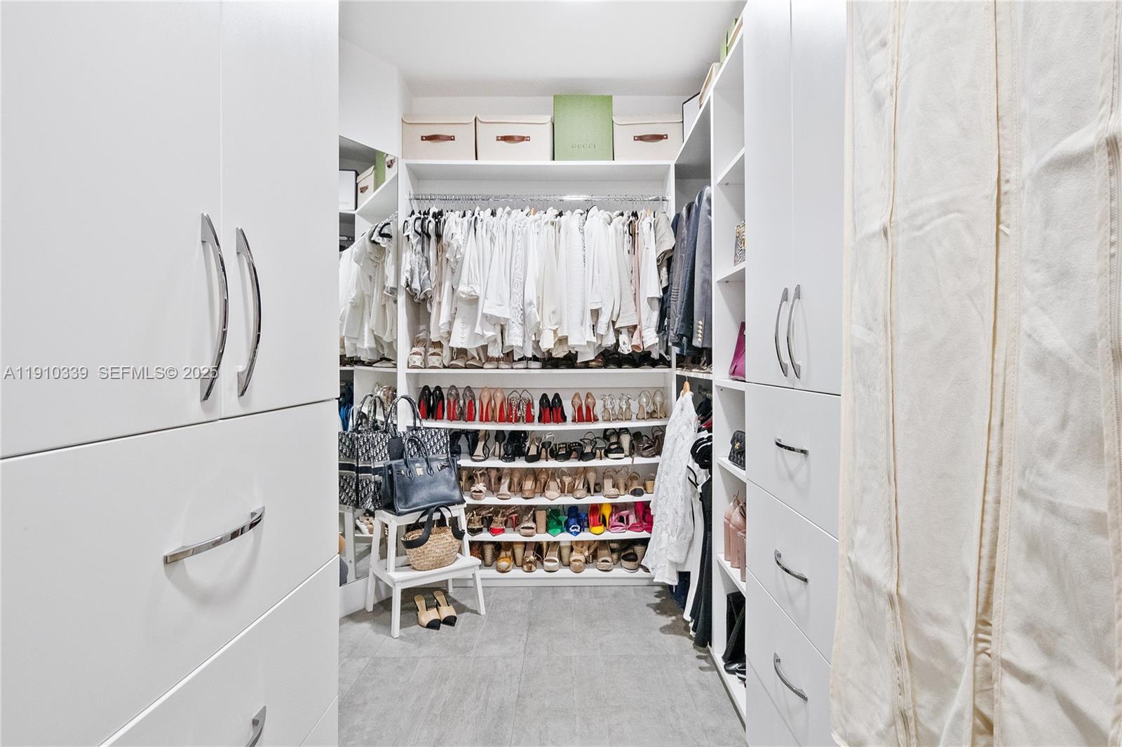 image Hamptons West30