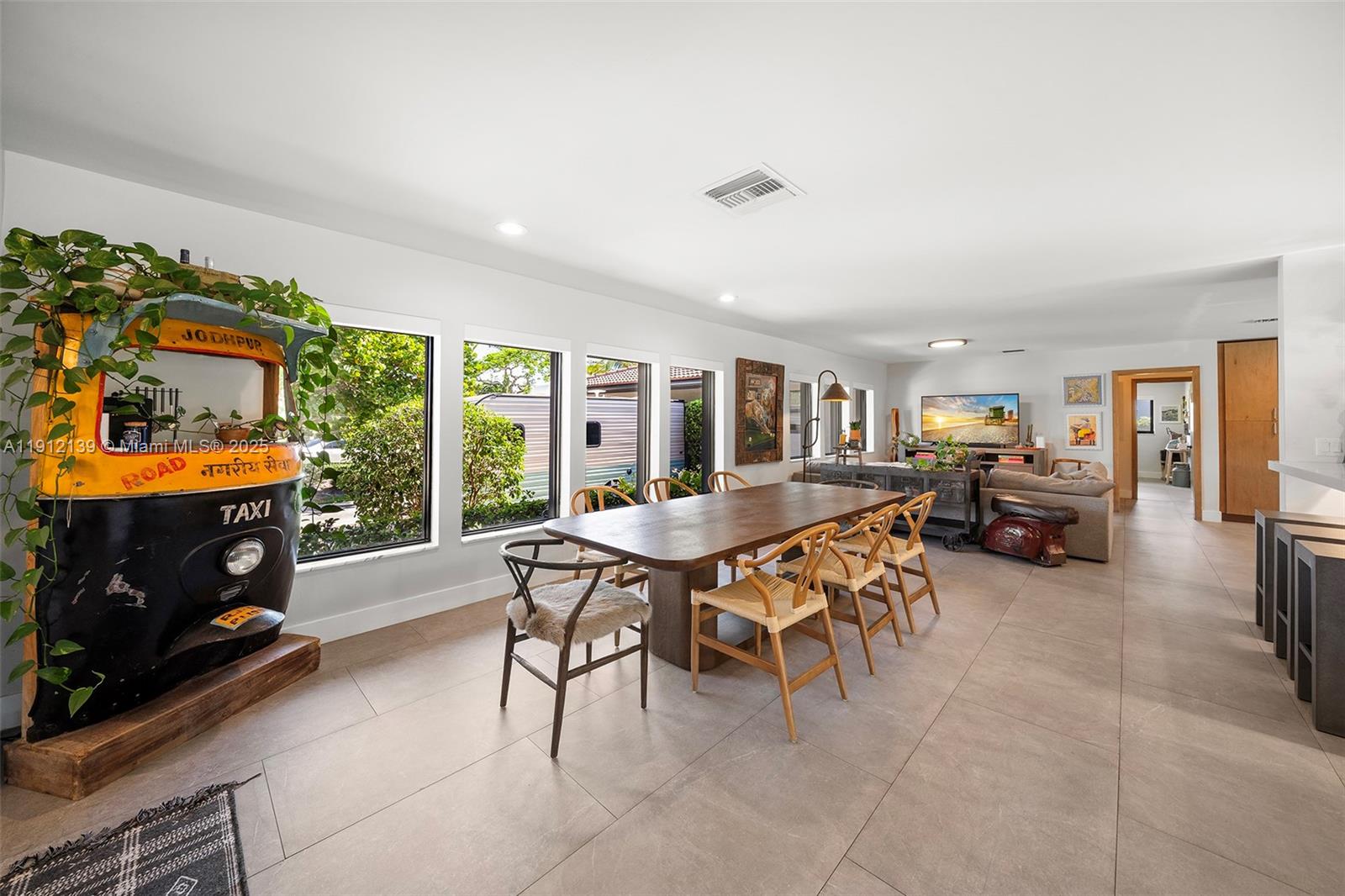 419 Alamanda Dr Hallandale Beach, FL 33009