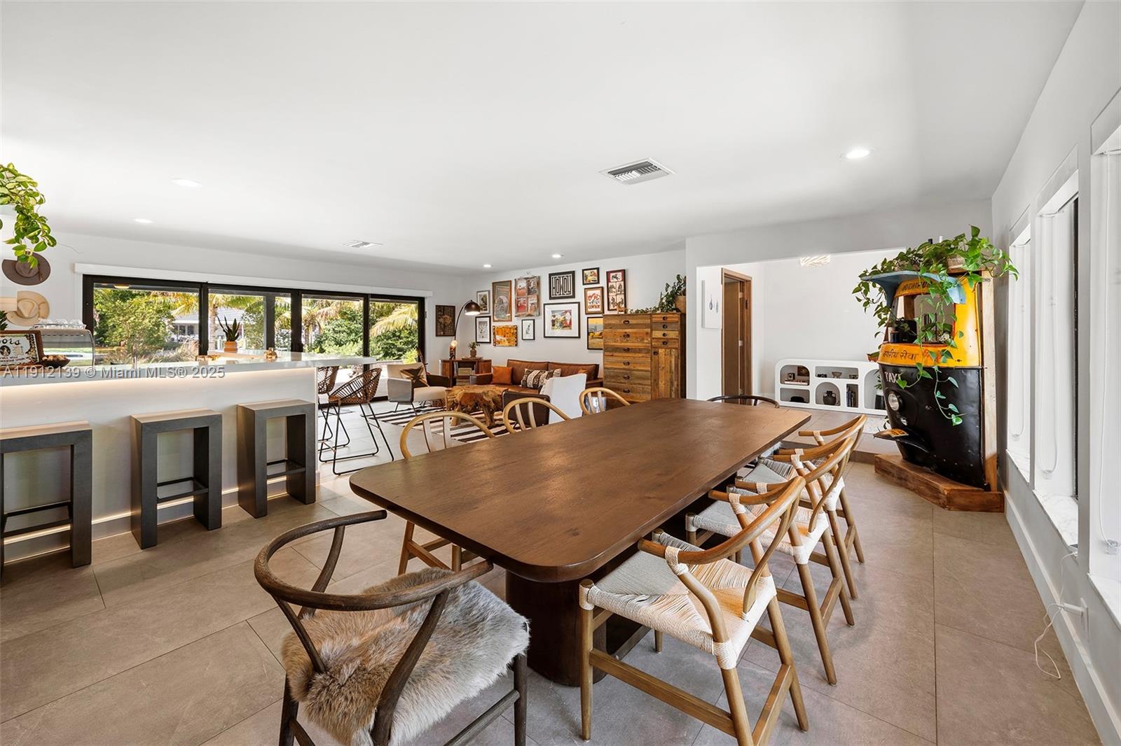 419 Alamanda Dr Hallandale Beach, FL 33009