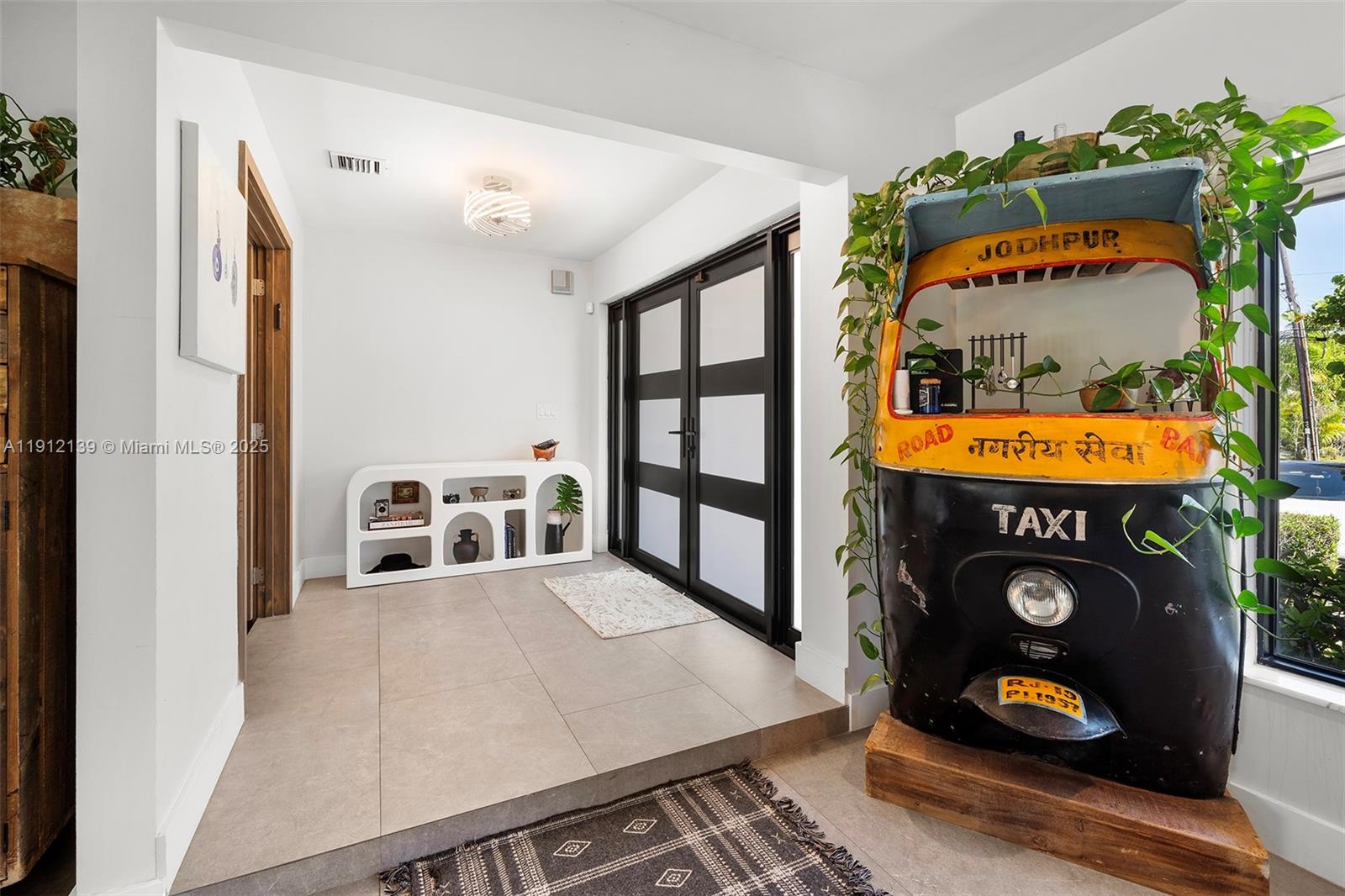 419 Alamanda Dr Hallandale Beach, FL 33009