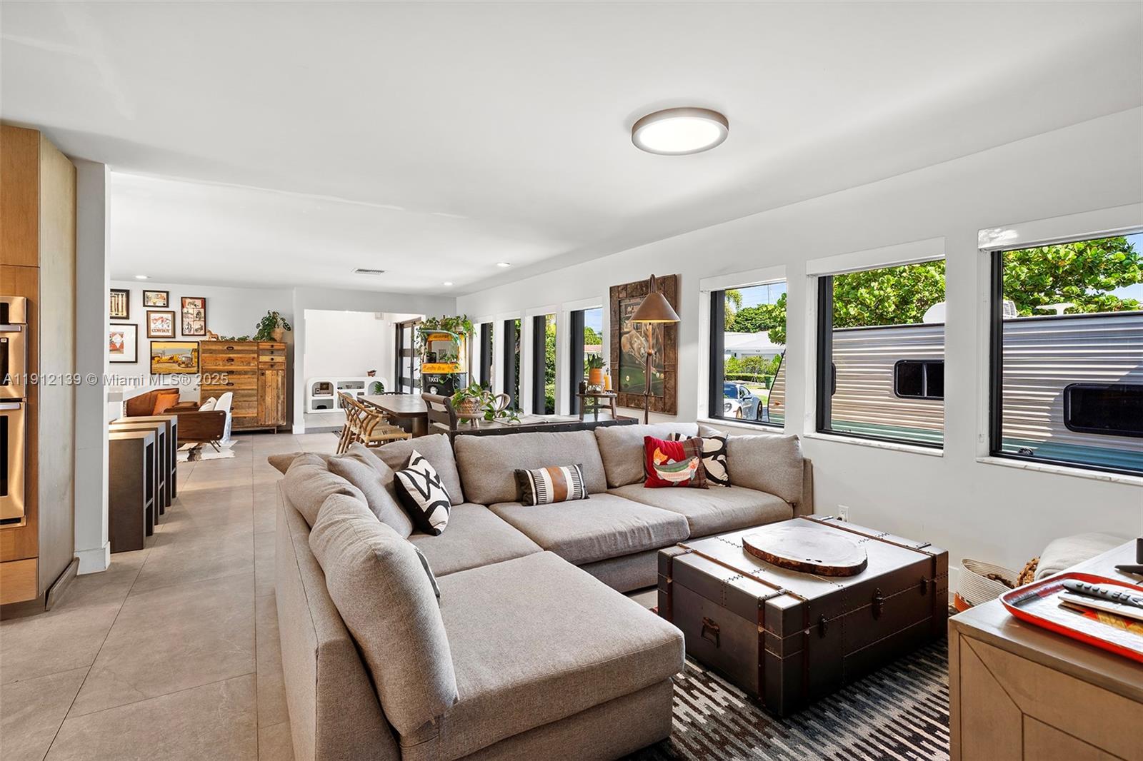 419 Alamanda Dr Hallandale Beach, FL 33009