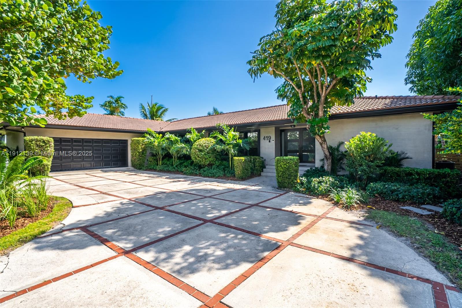 419 Alamanda Dr Hallandale Beach, FL 33009