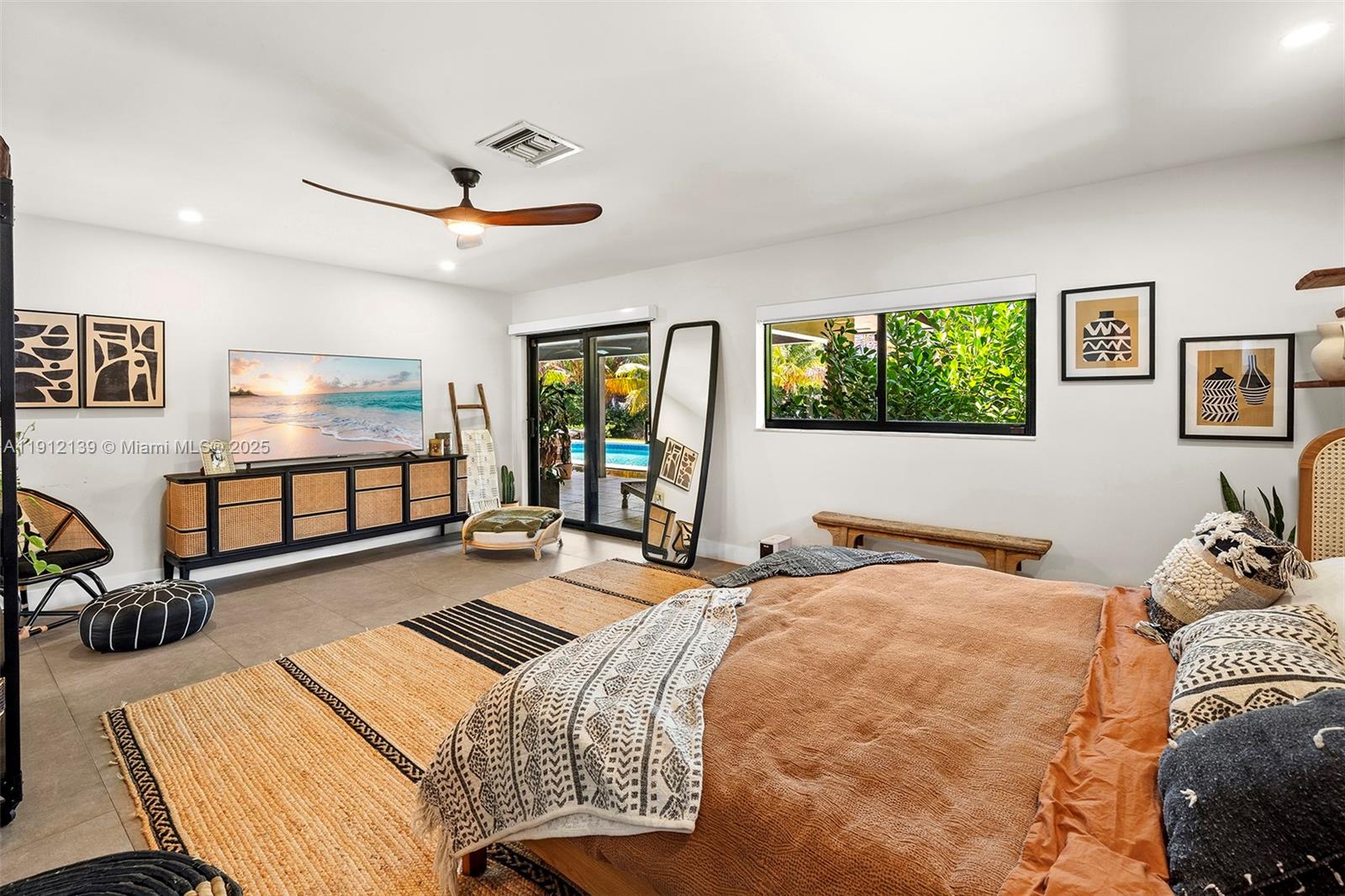 419 Alamanda Dr Hallandale Beach, FL 33009