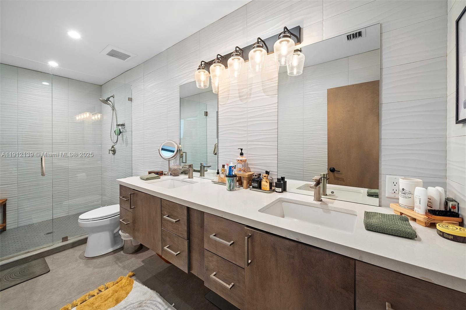 419 Alamanda Dr Hallandale Beach, FL 33009