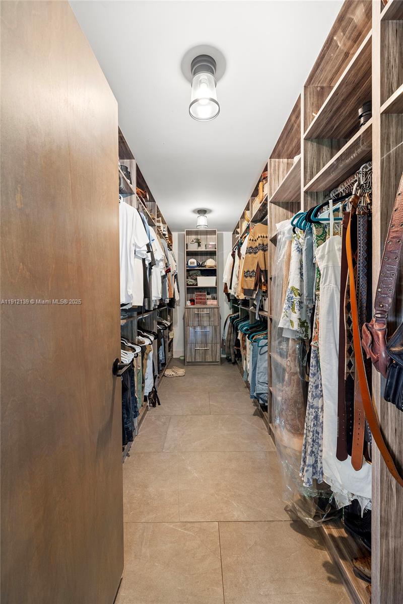 419 Alamanda Dr Hallandale Beach, FL 33009