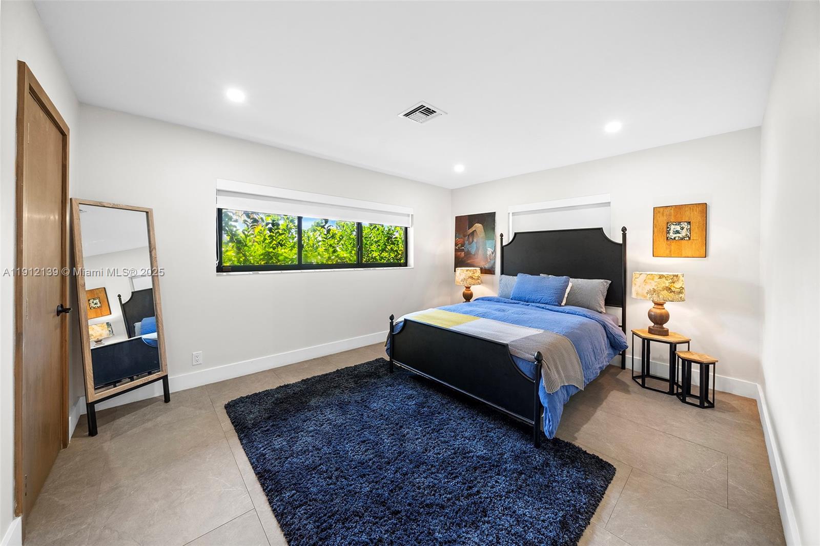 419 Alamanda Dr Hallandale Beach, FL 33009