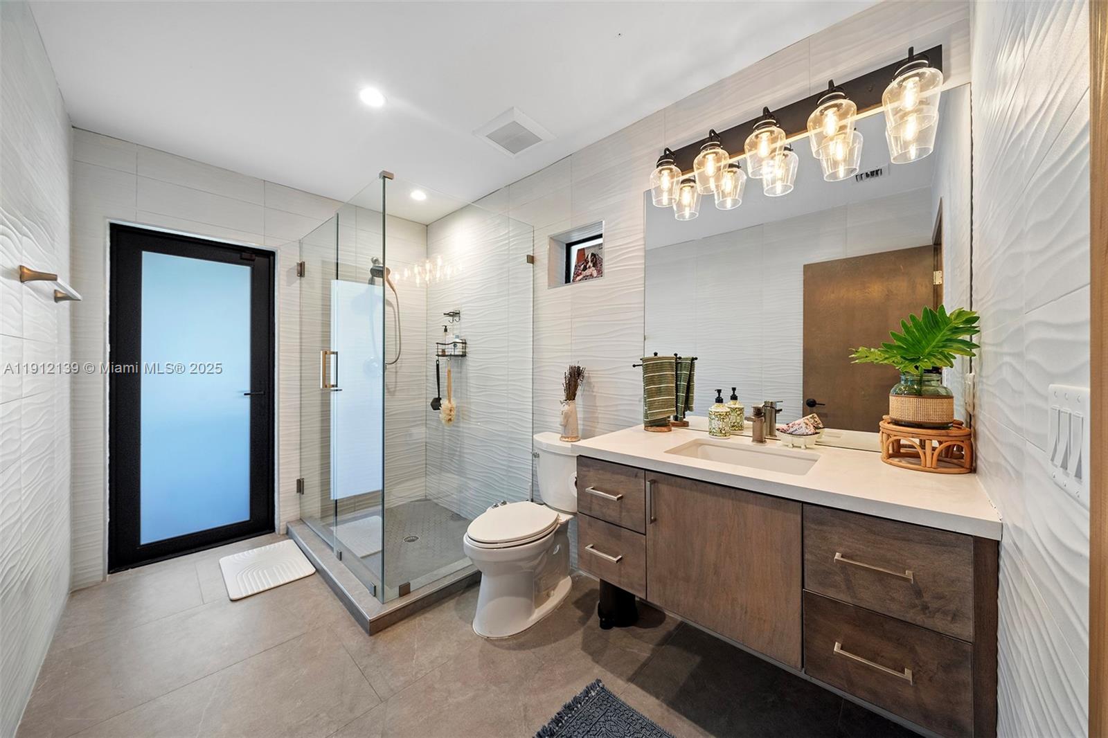 419 Alamanda Dr Hallandale Beach, FL 33009