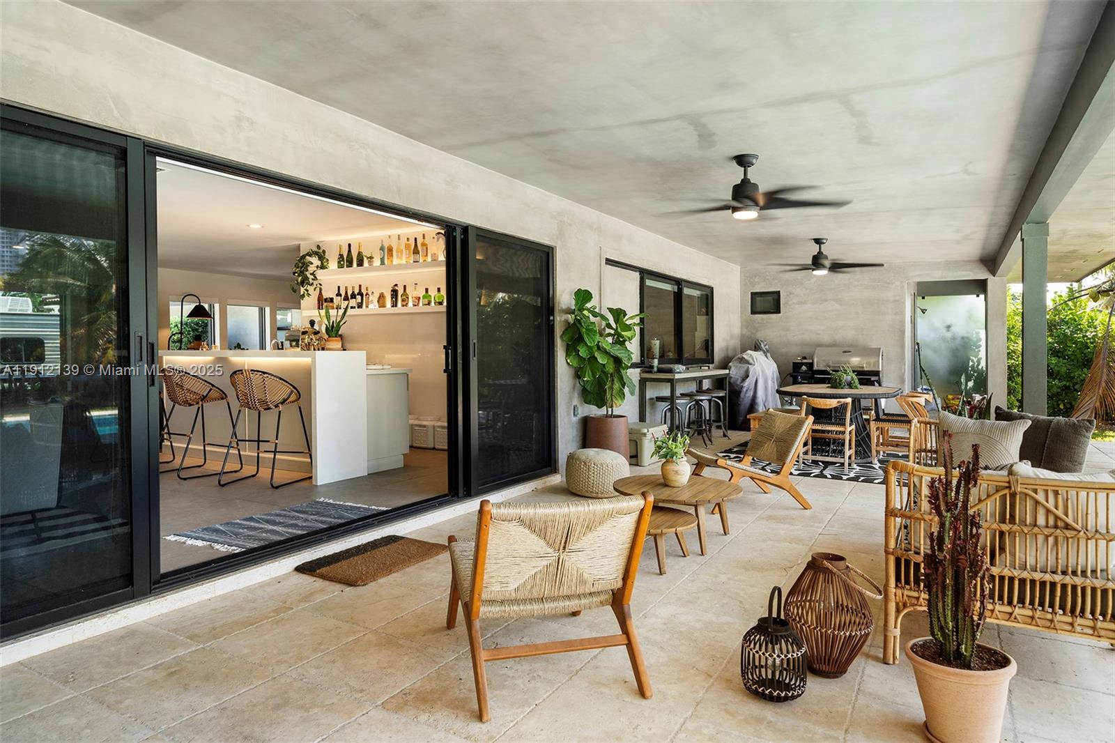 419 Alamanda Dr Hallandale Beach, FL 33009