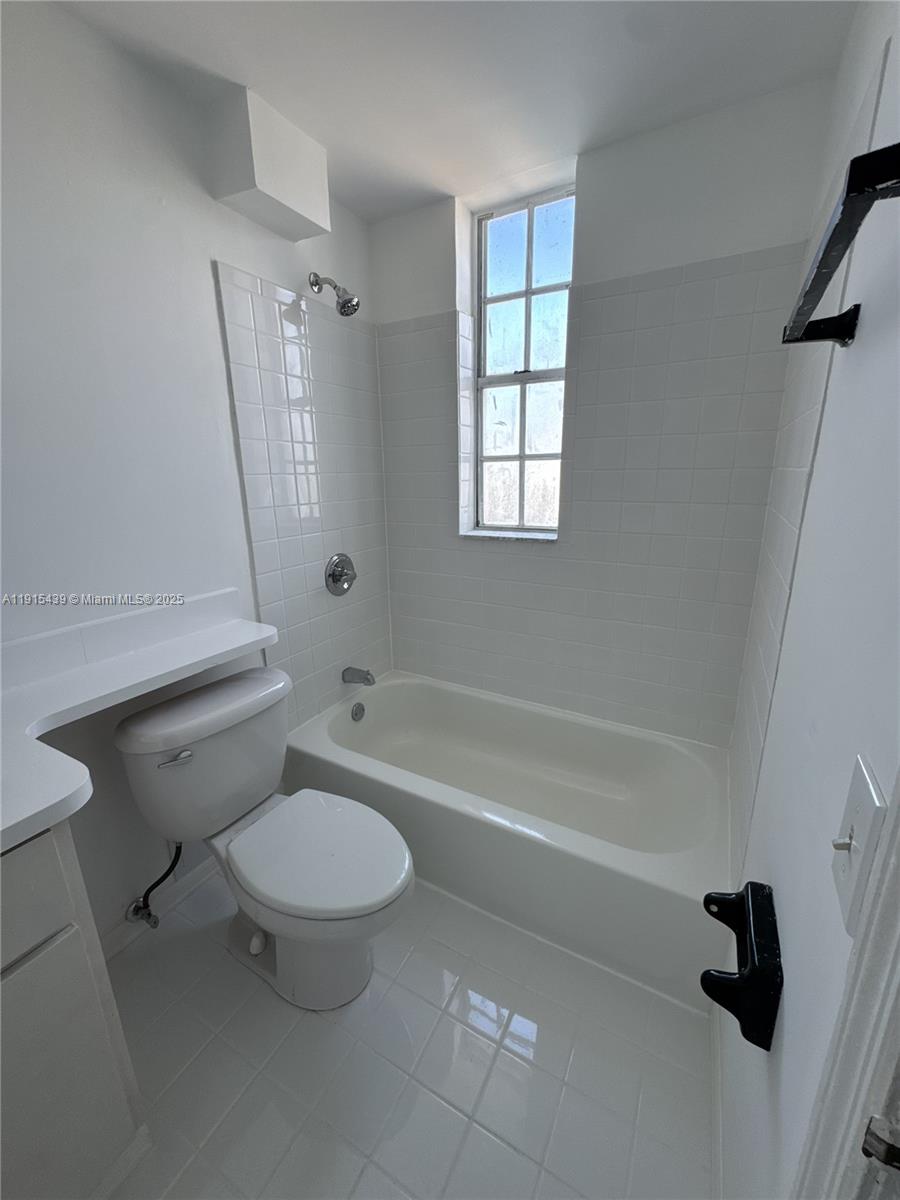 1051 Meridian Ave #1M Miami Beach, FL 33139