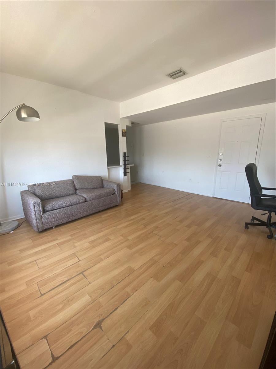 1051 Meridian Ave #1M Miami Beach, FL 33139