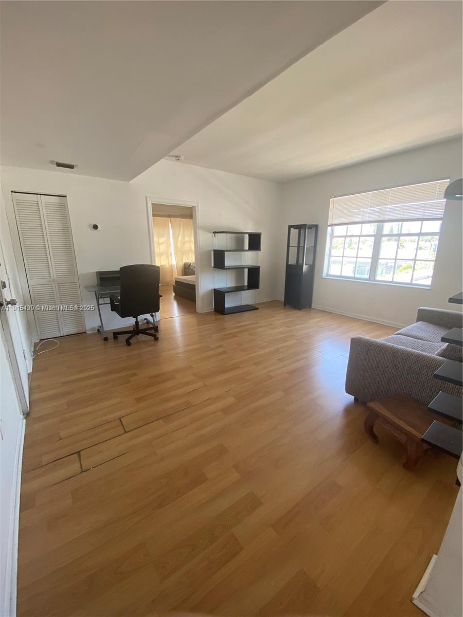 1051 Meridian Ave #1M Miami Beach, FL 33139