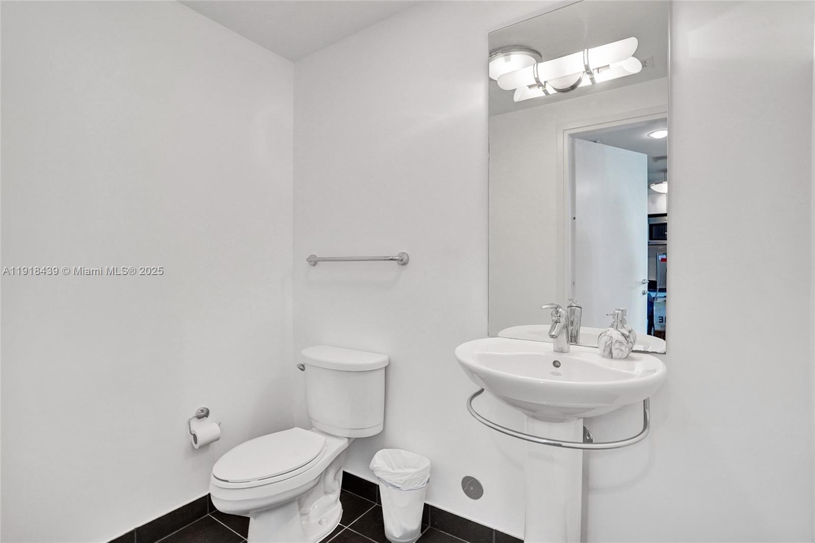 300 S Biscayne Blvd #L-1206 Miami, FL 33131