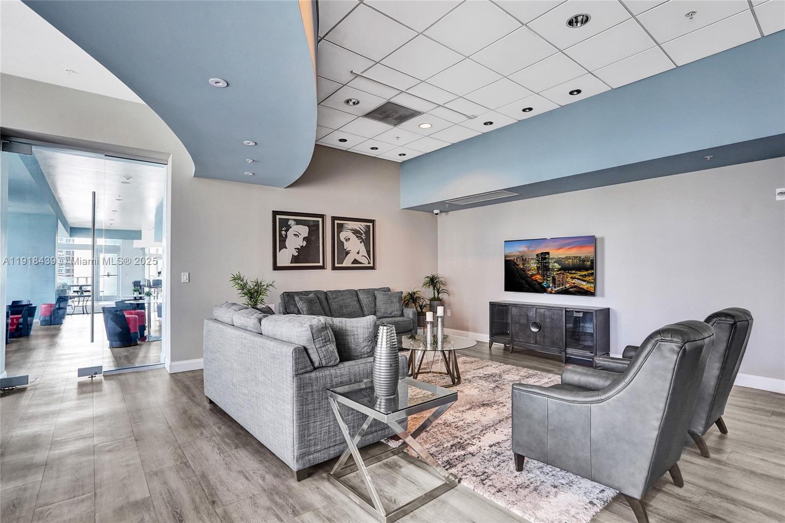 300 S Biscayne Blvd #L-1206 Miami, FL 33131