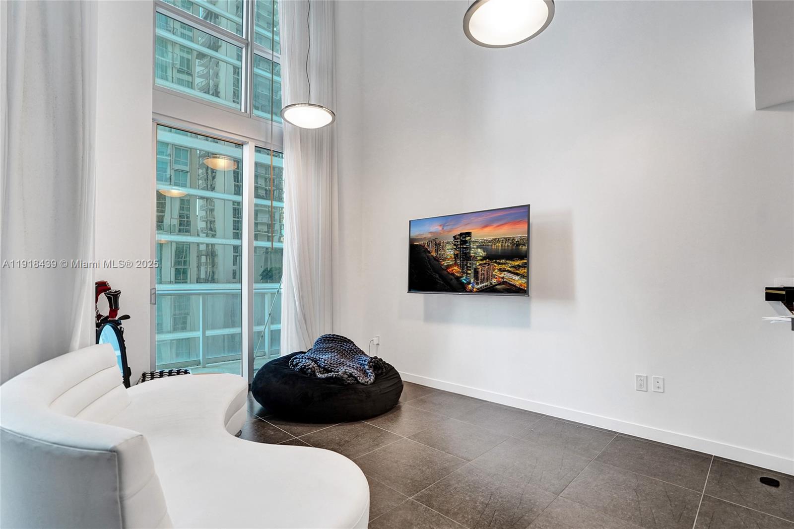 300 S Biscayne Blvd #L-1206 Miami, FL 33131